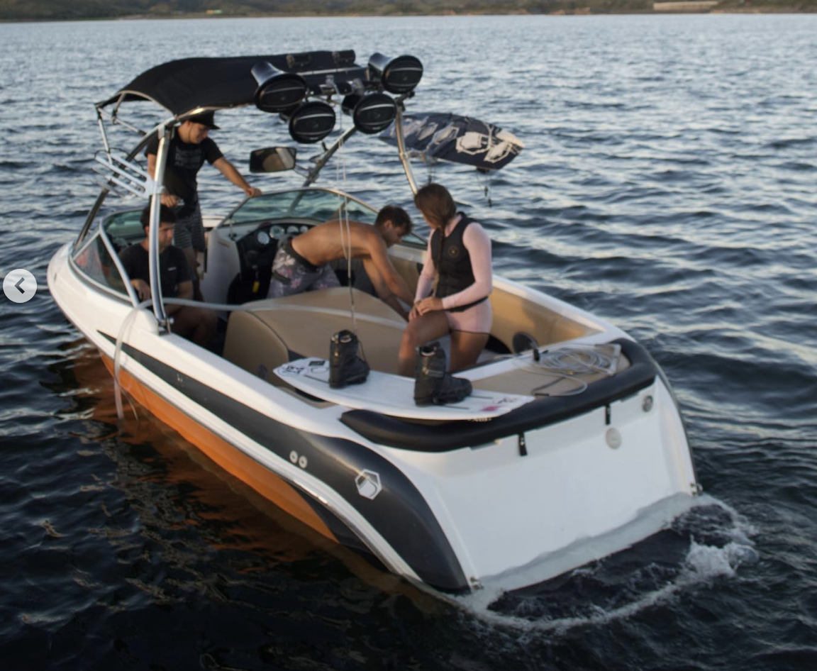 Axis A24 - Boat 1